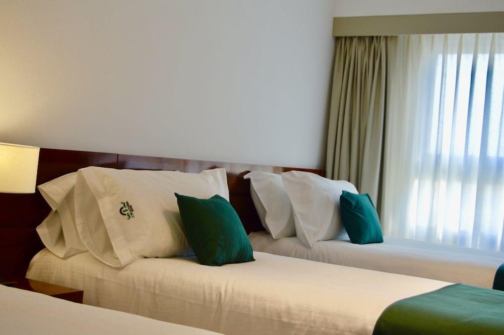 Hotel 6 De Octubre Buenos Aires Exterior photo